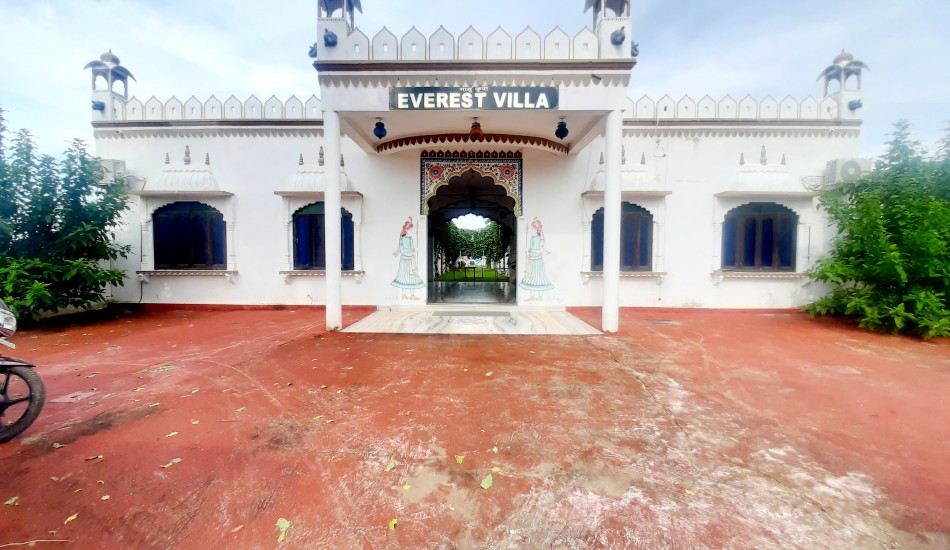 THE EVEREST VILLA