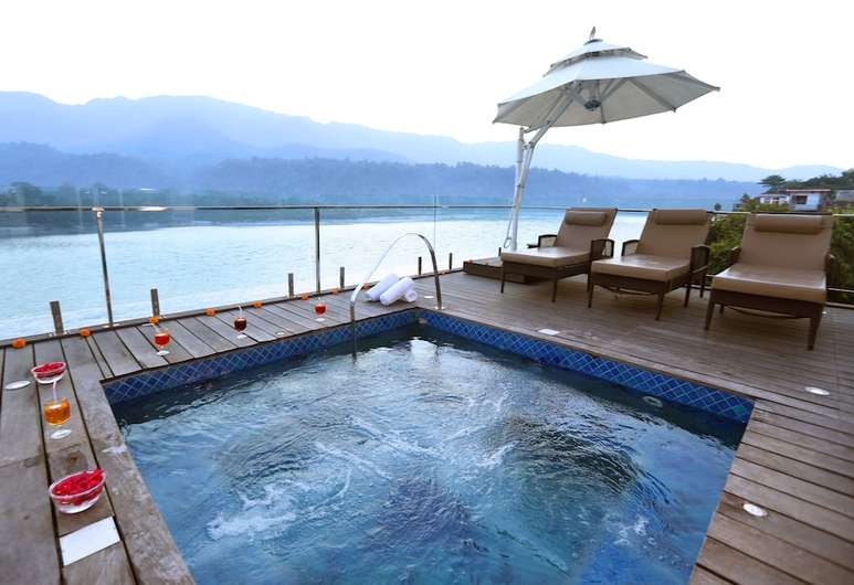Ganga Kinare - A Riverside Hotel