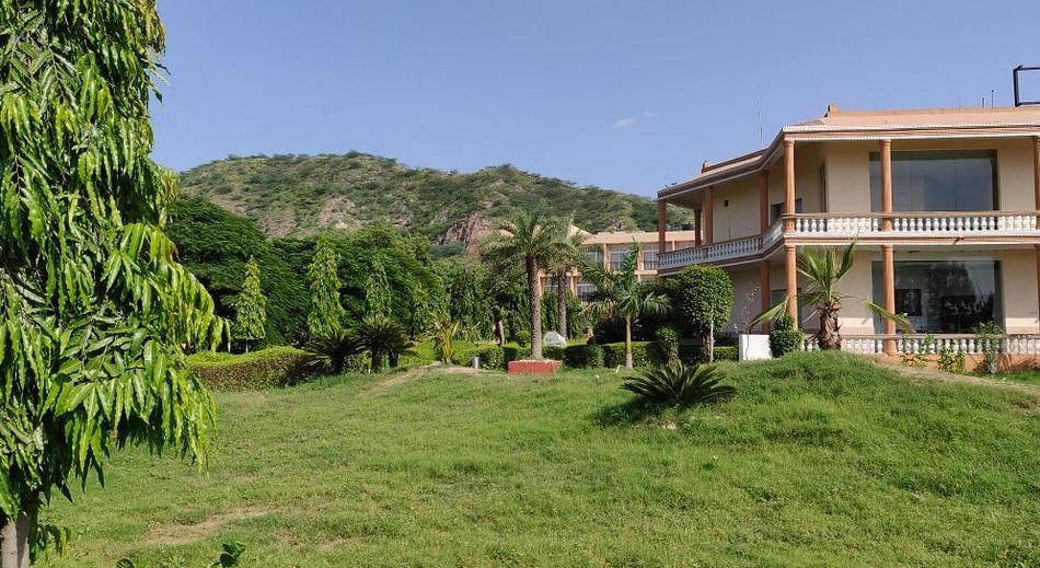 RAJMAHAL RESORT