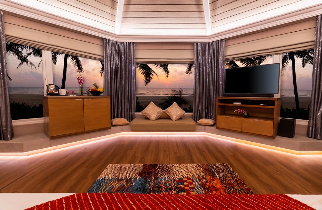 PLANET HOLLYWOOD  RESORT