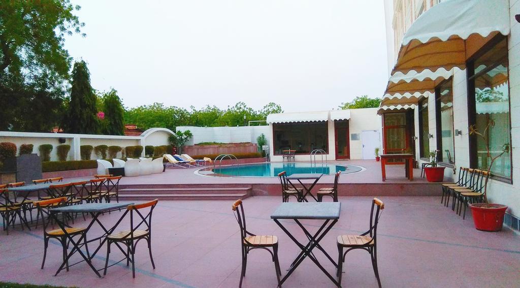PARK PLAZA