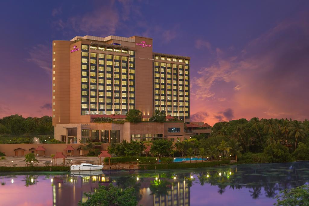 CROWNE PLAZA