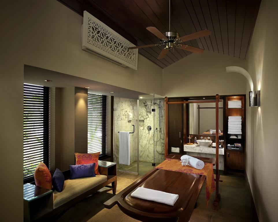 THE RAVIZ KOVALAM