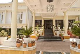HOLIDAY INN