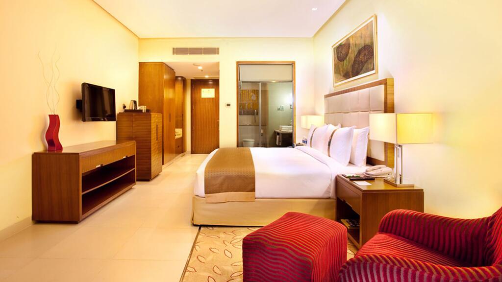HOLIDAY INN
