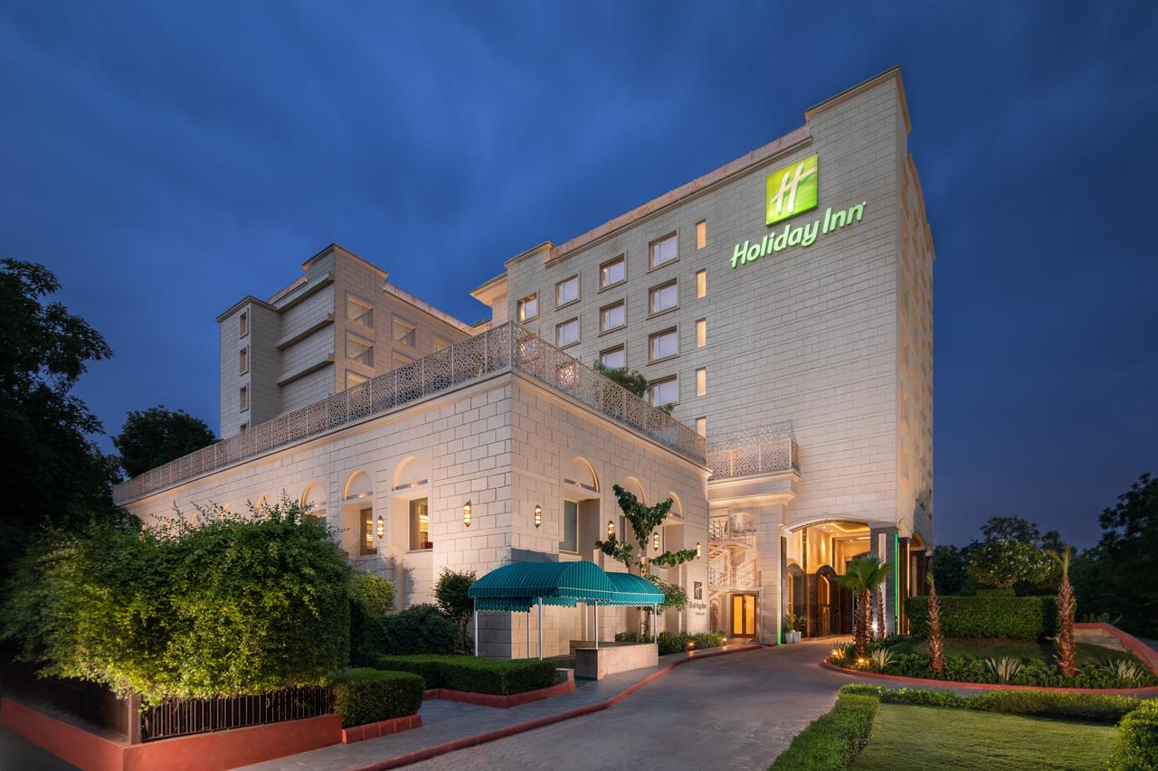 HOLIDAY INN