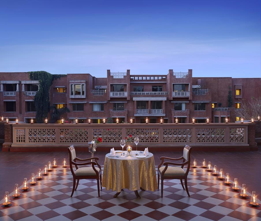 SAROVAR PORTICO