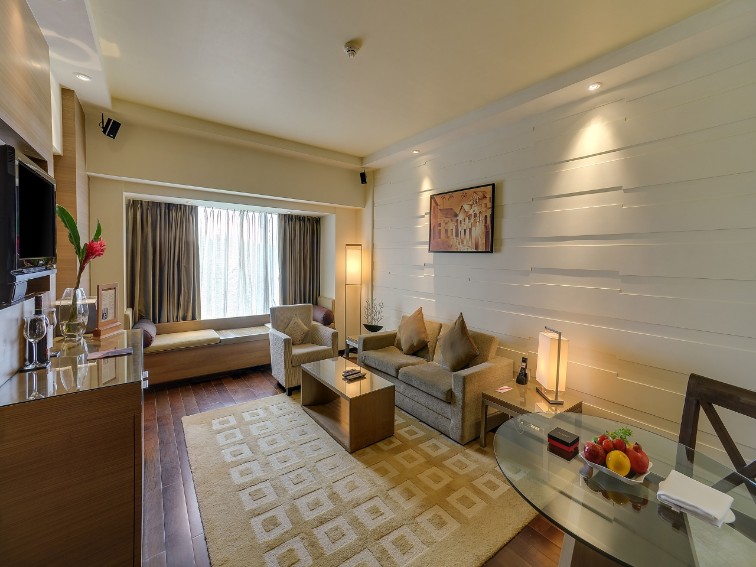 Deluxe Suite City View Queen Bed