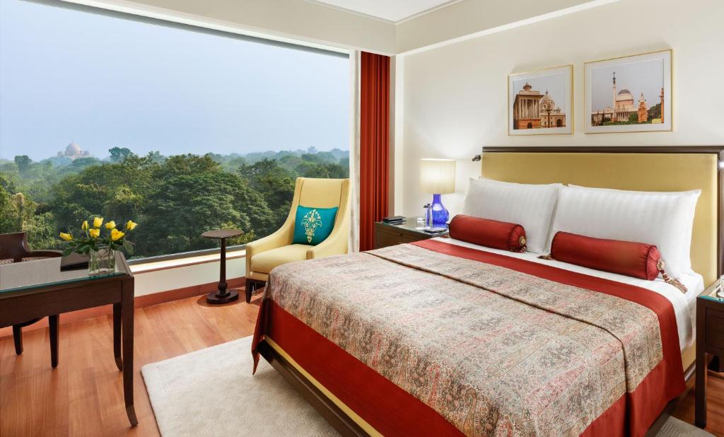 Luxury Room With Golf Course Or Landmark View