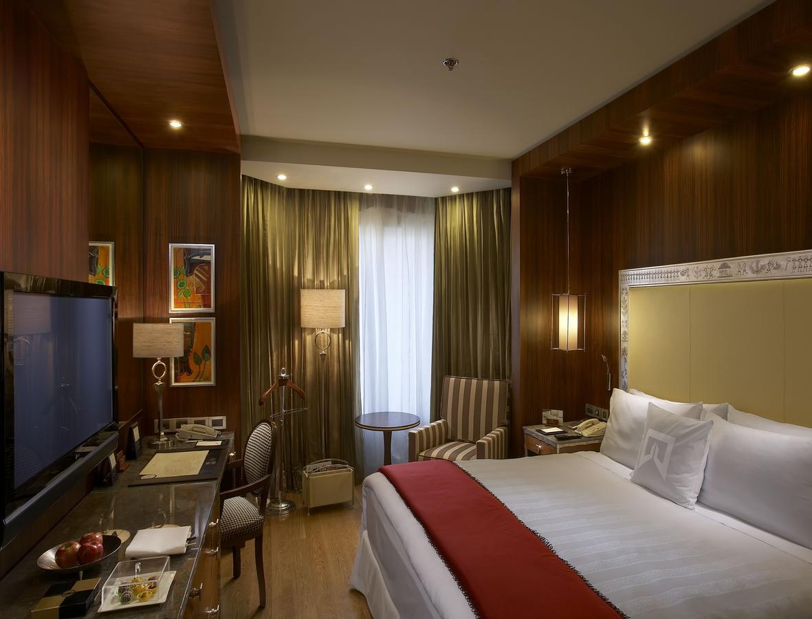 Towers Room, Concierge level, Larger Guest room with complimentary lounge access, 1 King