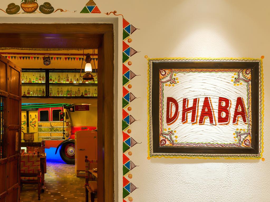 Deluxe Suite with Airport Transfers and Cocktail Hours