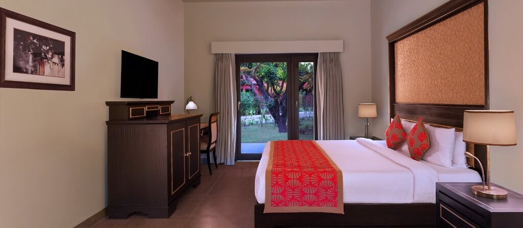 Deluxe Double or Twin Room with Pool View