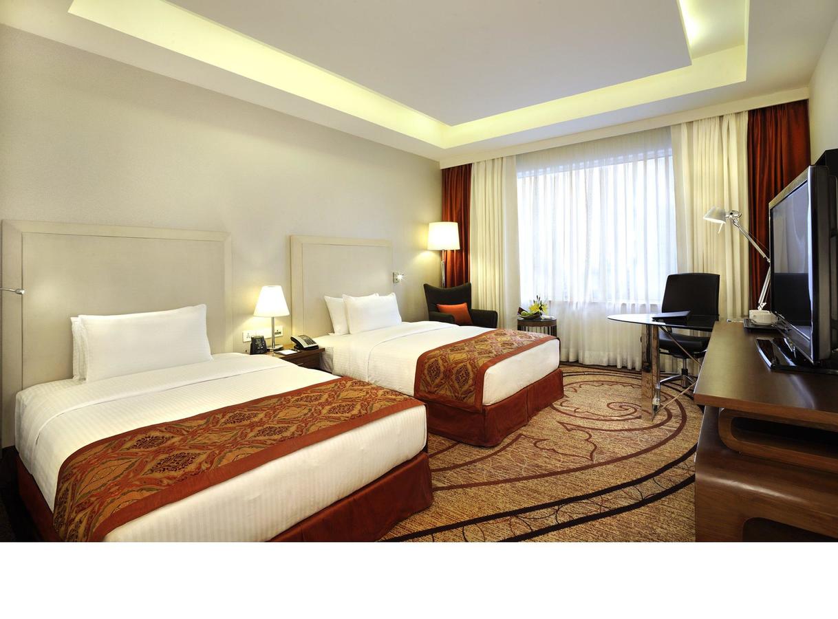 Executive King Room with Complimentary Cocktail Hours, 1 Way Airport Transfer