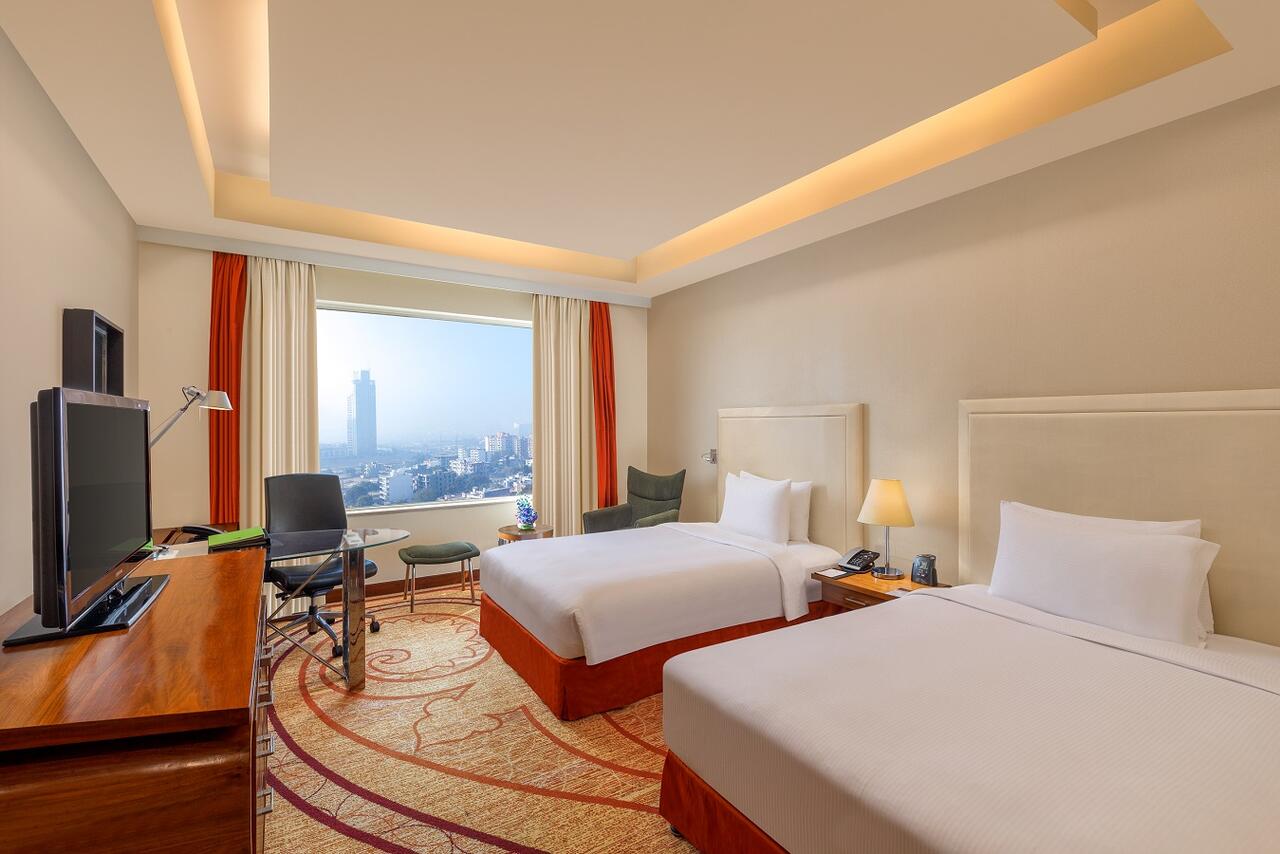 Executive King Room with Complimentary Cocktail Hours, 1 Way Airport Transfer