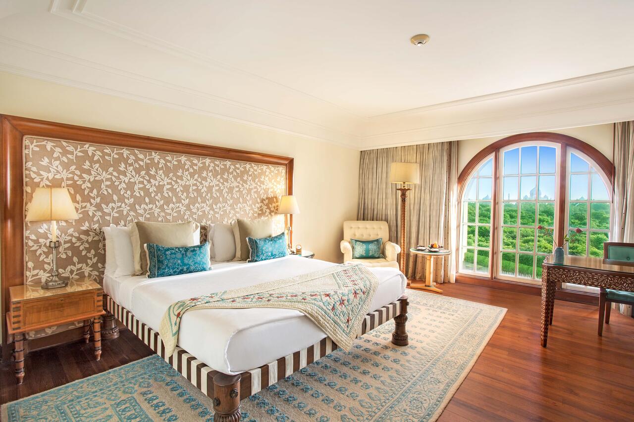 Deluxe Suite With Balcony And Taj Mahal View