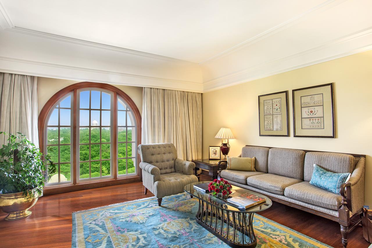 Deluxe Suite With Balcony And Taj Mahal View