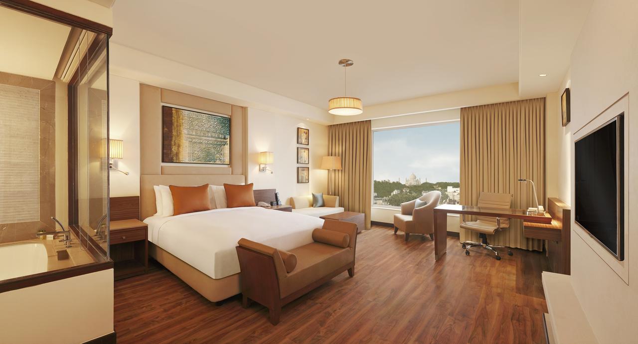 King Guest Room - Pool View