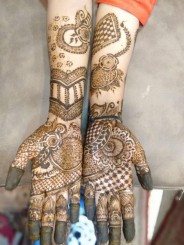 Aarti Mehendi Artist