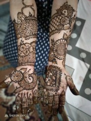 Aarti Mehendi Artist