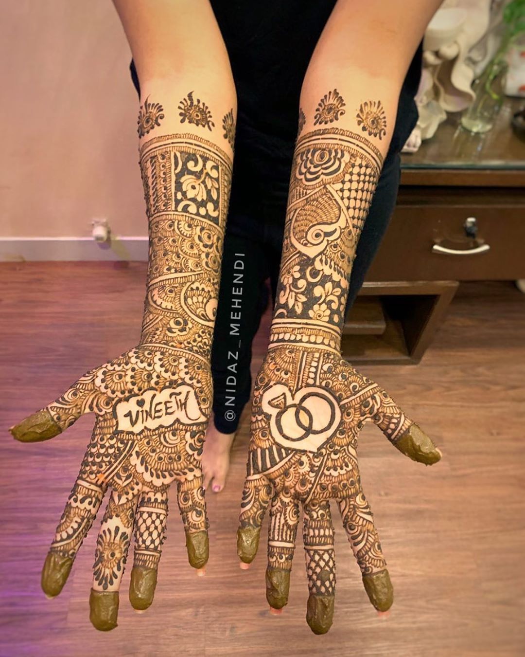 Nida Mehendi Artist