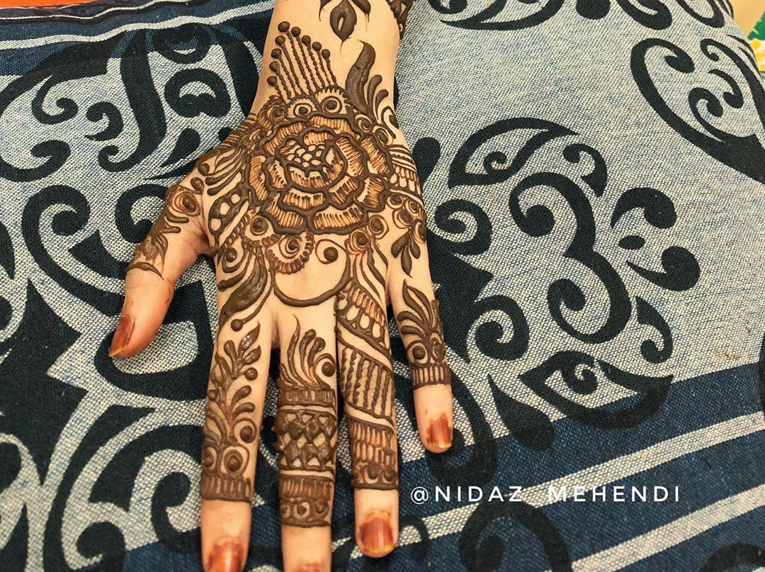 Nida Mehendi Artist