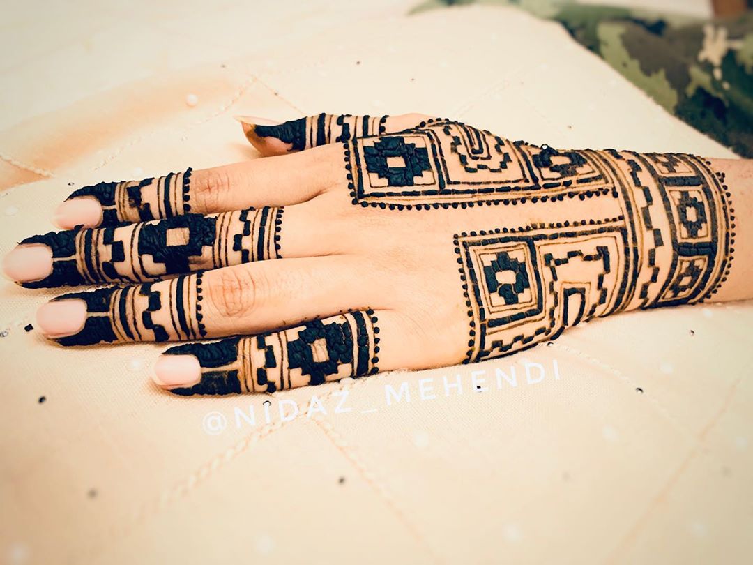 Nida Mehendi Artist